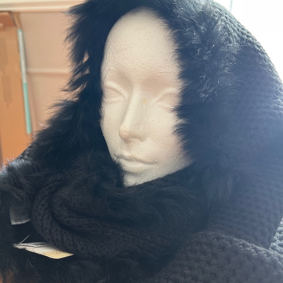 Fur trimmed Infinity Scarf - NWT - Picture 8 of 17